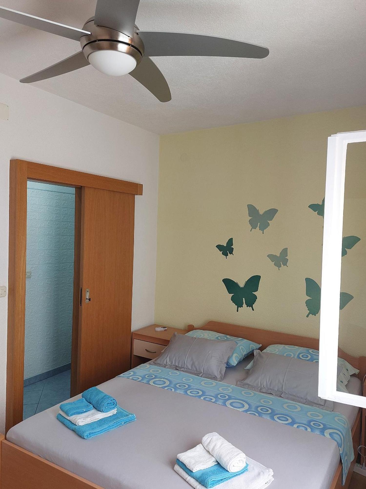 Apartments With A Parking Space Postira, Brac - 2911 Номер фото